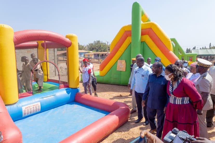 Arbre de Noël à Fronan : le maire Kinapara COULIBALY offre des cadeaux à plus de 3000 enfants