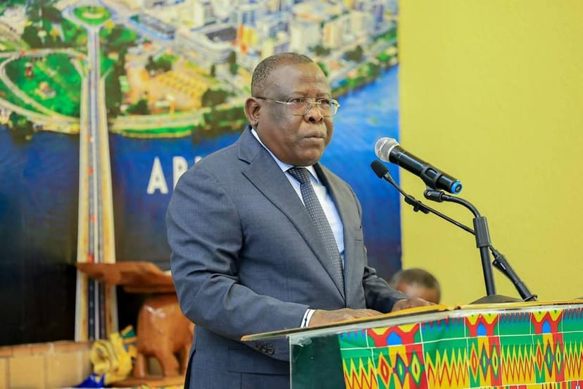 Fêtes de fin d’année à Abidjan : CISSÉ Bacongo supervise la distribution de 600 millions de kits alimentaires