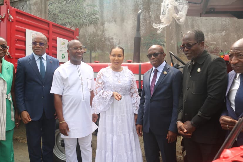 Salubrité en Côte d'Ivoire : l’Anaged remet des équipements à 6 communes