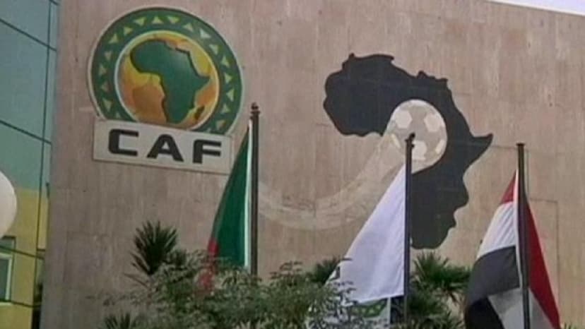 Football-Coupes africaines : 62 hommes en noir dont deux Ivoiriens en formation pour les rencontres des quarts de finale