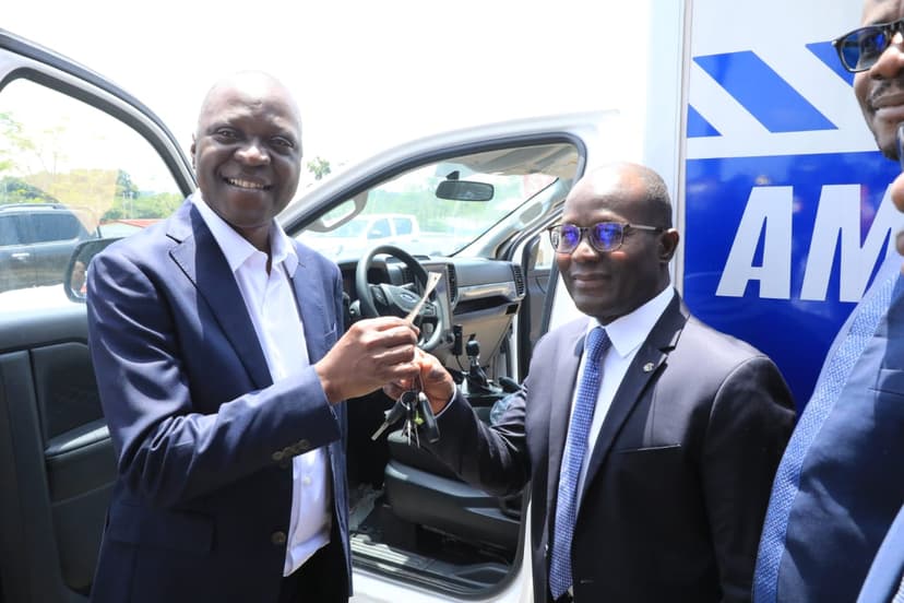 Alassane OUATTARA offre une ambulance médicalisée au Chr de Bouaké