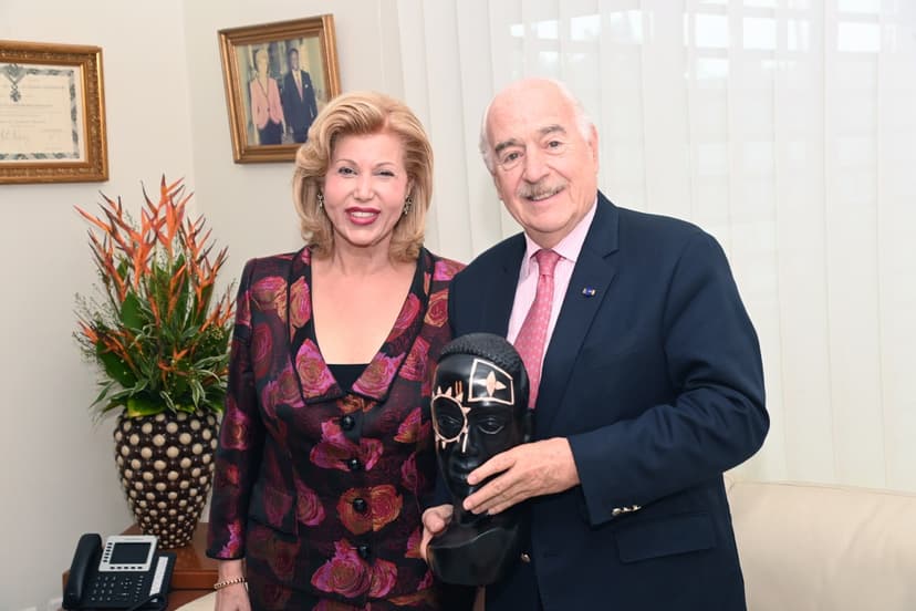 Rencontre au sommet : Dominique Ouattara échange avec l’ancien président colombien Andrés Pastrana Arango