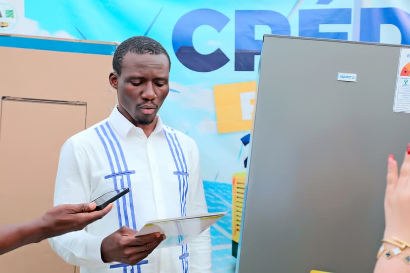 Entrepreneuriat jeune : le PDG de LTE Groupe fait un don de matériel