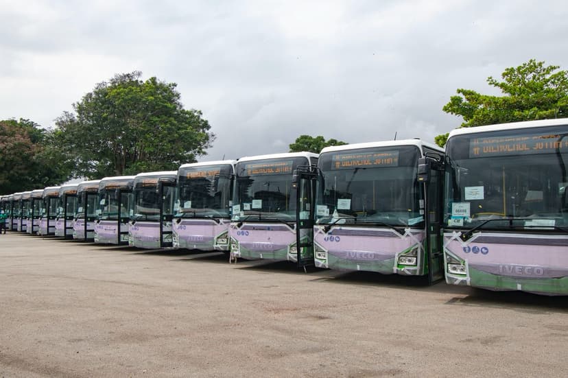 Transport urbain : Alassane Ouattara soulage les usagers de la SOTRA avec 200 nouveaux bus
