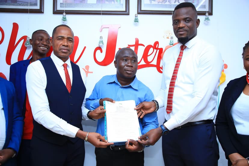 Immobilier : CHIM INTER remet officiellement un terrain et un titre définitif de propriété à un partenaire