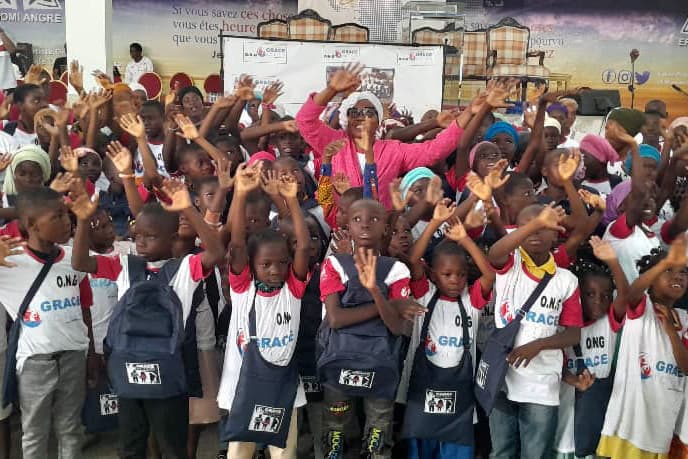 L'an 4 de l'ong Grâce et action : 400 enfants démunis reçoivent des kits scolaires