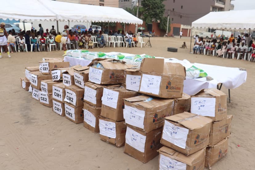 Rentrée scolaire à Marcory : ChicShop offre 500 kits scolaires à des élèves dans le besoin