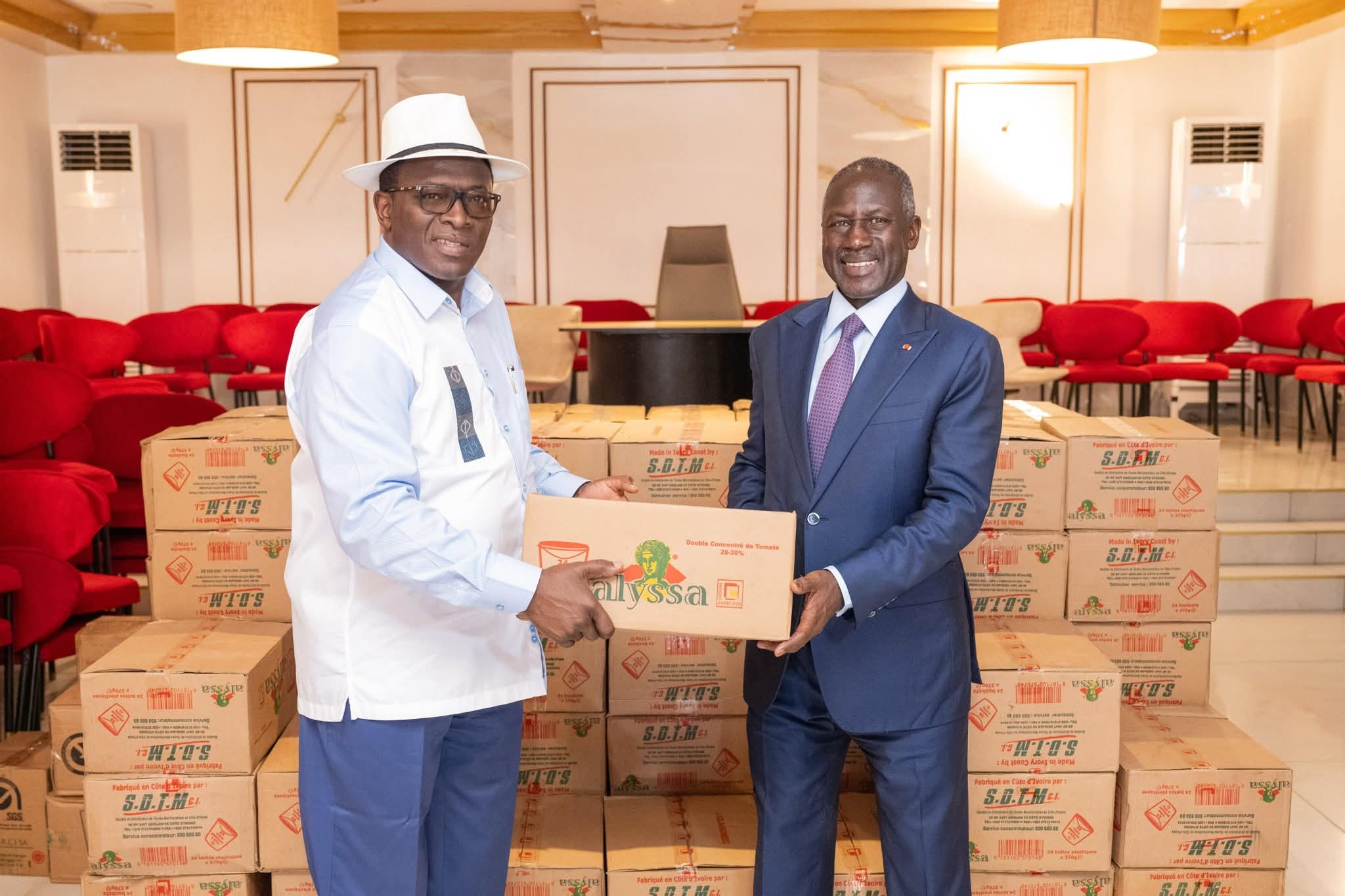 Solidarité de fin d’année à Yopougon : Alassane Ouattara offre des kits alimentaires aux populations