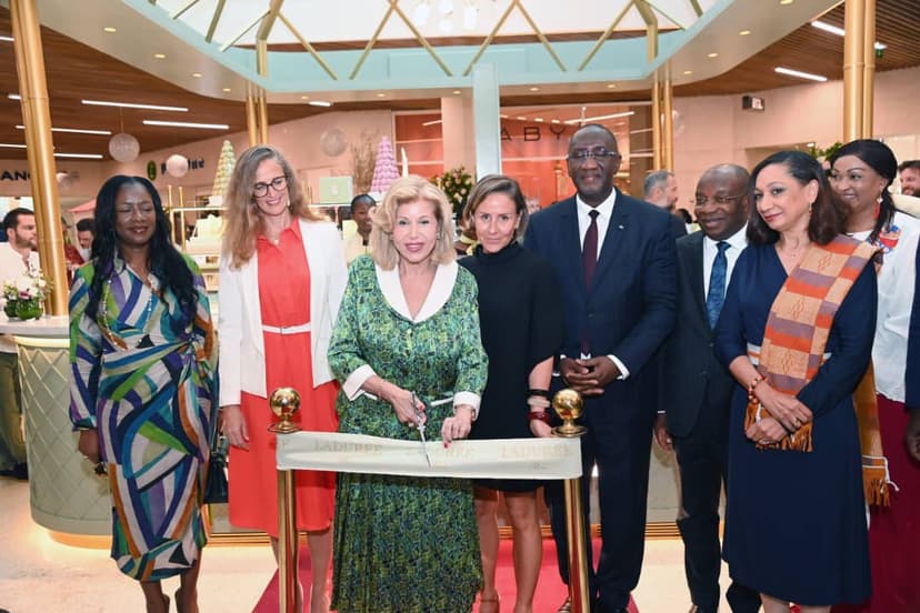 Abidjan : La Première Dame, Madame Dominique Ouattara inaugure la nouvelle adresse de la Maison Ladurée