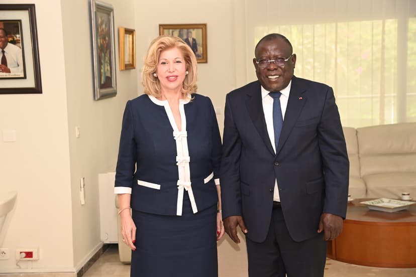 Cocody : La Première Dame reçoit le Ministre Gouverneur Cissé Ibrahima Bacongo en visite de courtoisie