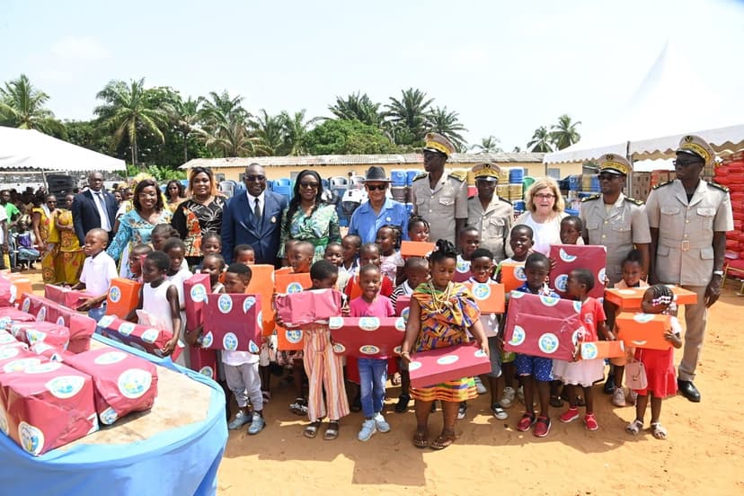 Assinie : Dominique Ouattara offre 38 millions FCFA de dons aux populations pour les fêtes