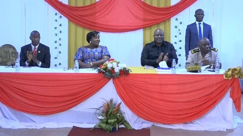 Littérature et Jeunesse à Alépé : le Ministre, Gouverneur Ibrahima Bacongo Cissé représenté à la dédicace du roman "Destinée Cruelle"